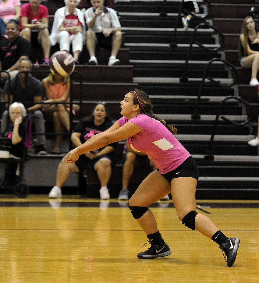 Sarasota's Hannah Shiffner passes the ball back up to a teammate.