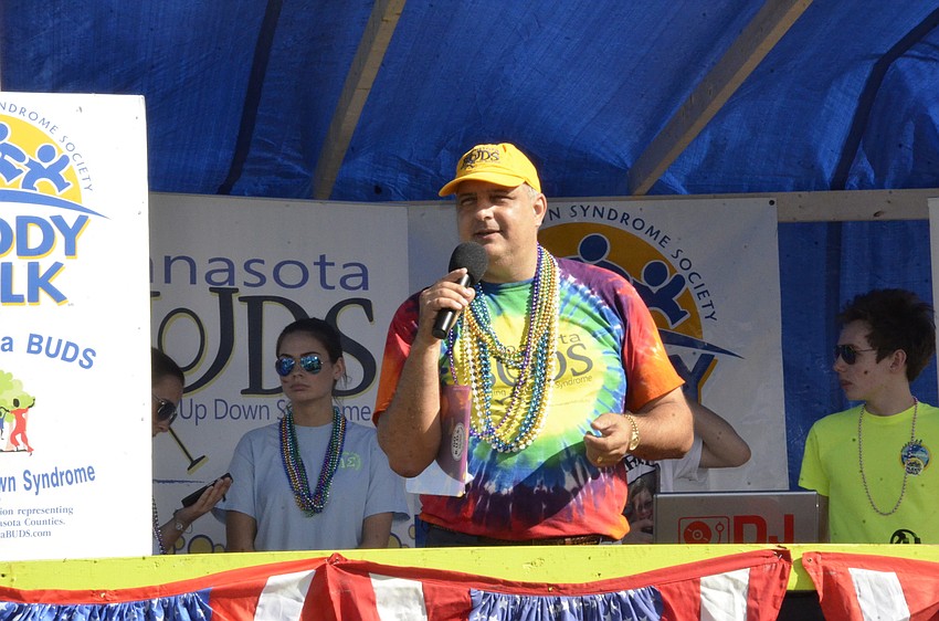 Manasota B.U.D.S. president Mike Feduccia announces the king and queen of the walk.