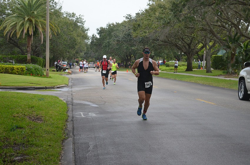 Participants begin the running portion of the triathlon.