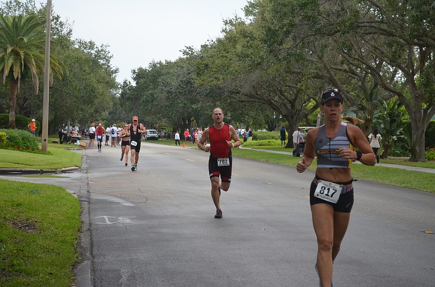 Participants begin the running portion of the triathlon.