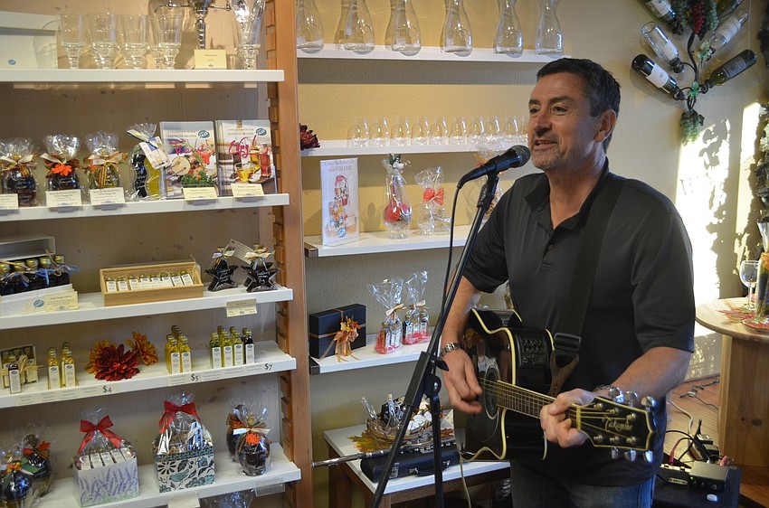 Paul Duffy performs traditional Irish folk songs while people enjoyed whiskey and food.