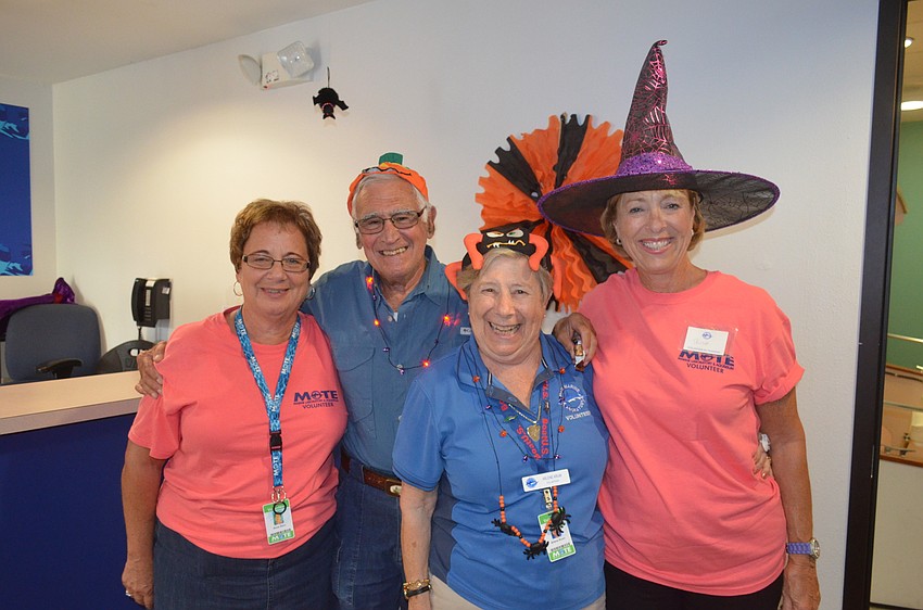 Mote volunteers Anne Dorn, Ron and Arlene Krum and Tris Greenberg