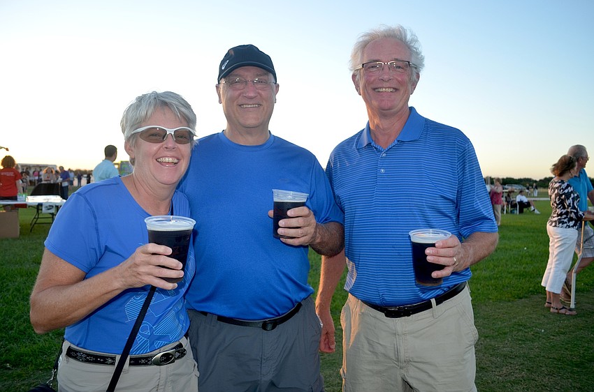 Lakewood Ranch residents Carol and Ray Lucas enjoy a cold drink with Joel Eikenhorst.