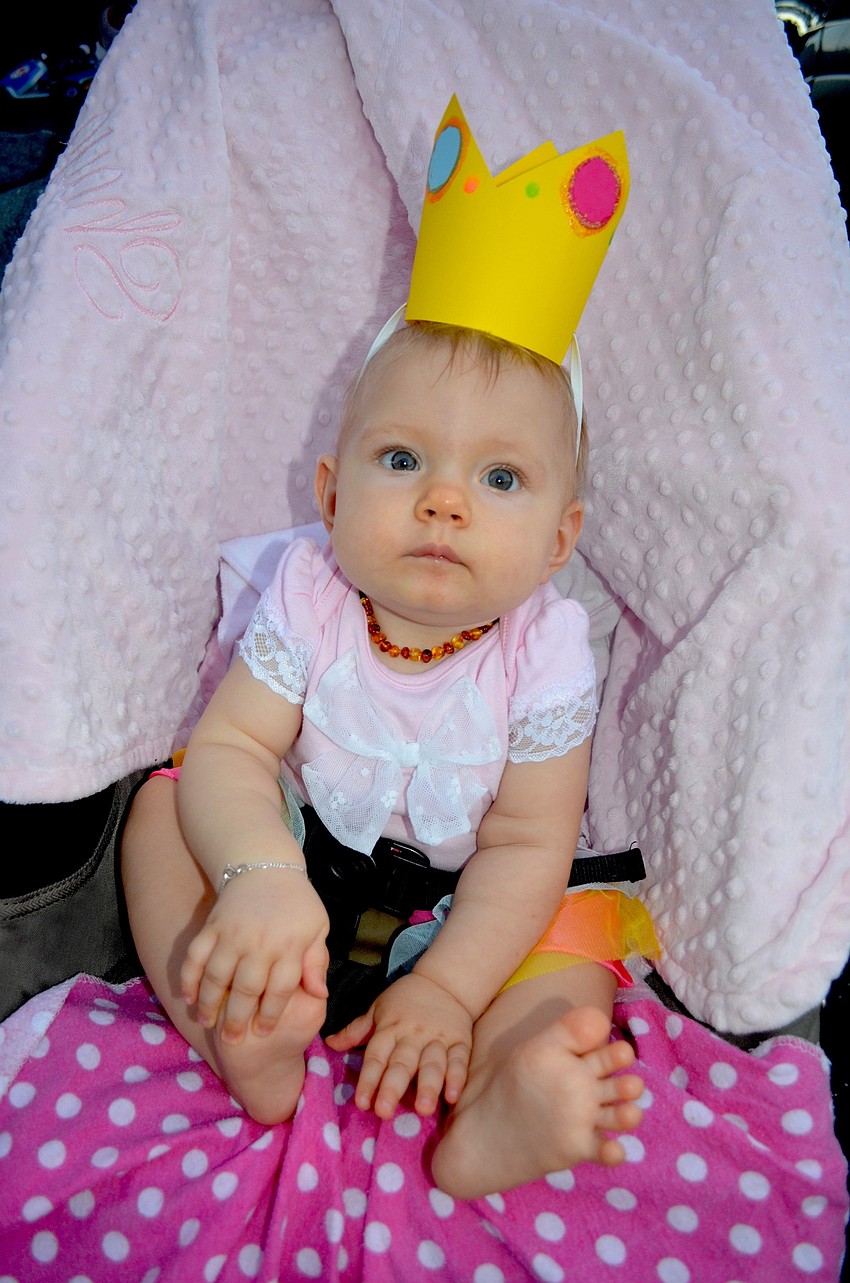 Shaya Carter plays Princess Peach.