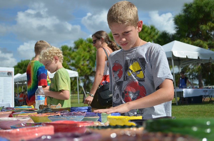 Alastair Simonson makes the difficult decision of which bowl to take home.
