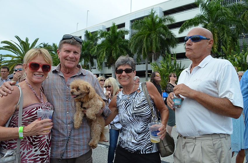 Carol Bates, Norman Kaplan, Coco with Liv and Quin Newton