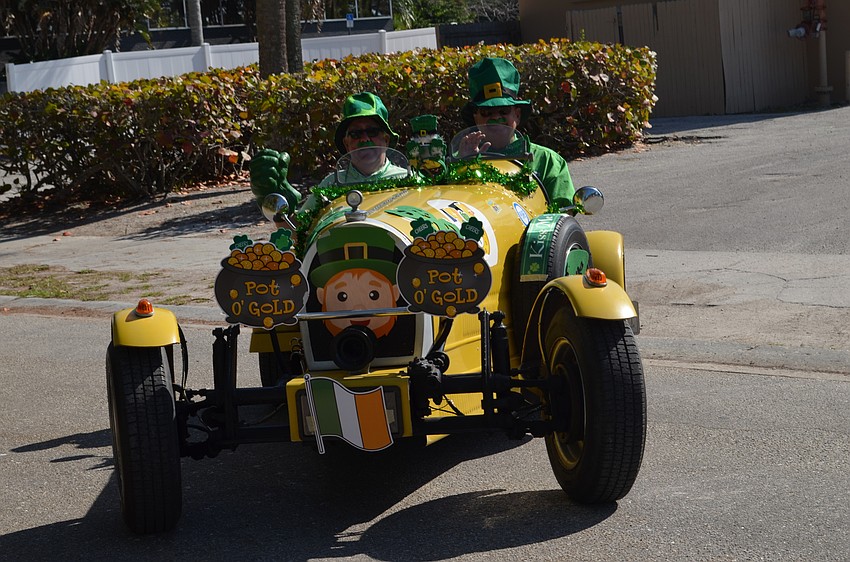 Bill Carman drives his 1927 35 B Bugatti in the parade.