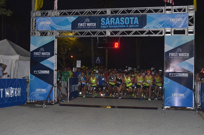 The first runners cross the start line.