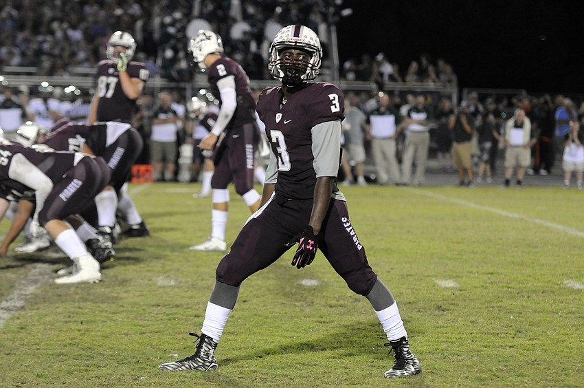 Braden River running back Jaylin Austin looks to the sideline for the play call in the second half.