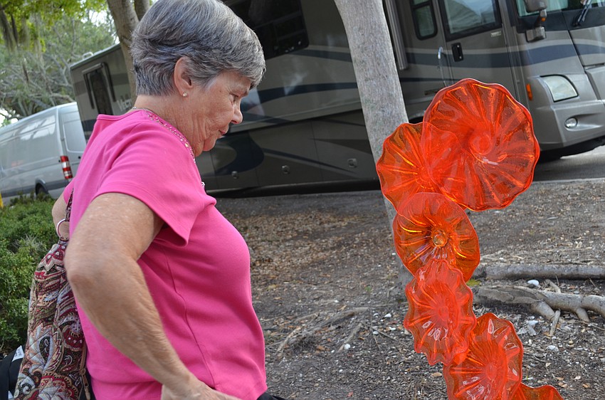 Judy Arras takes in work by Herb Thomas.