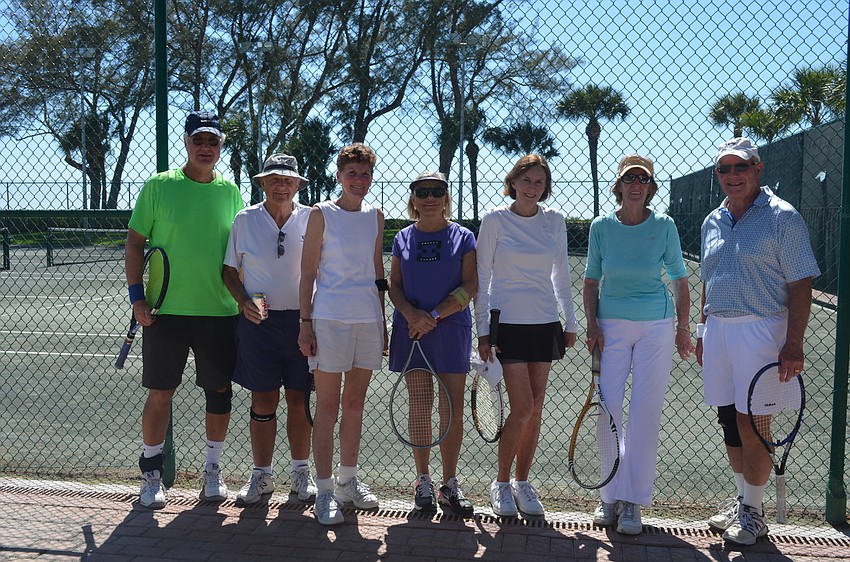 Green Team Captain Charlie Muntan, Terry Hart, Gail Sugar, Marlies Black, Jeanette Snyder, Elaine Geleziunas and Tom Arendshorst
