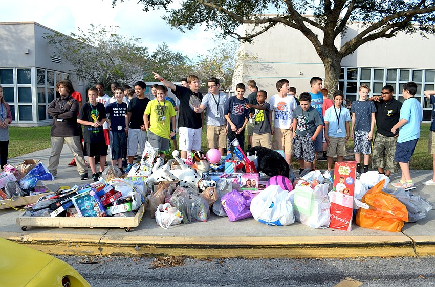 Haile Middle band students donate toys.