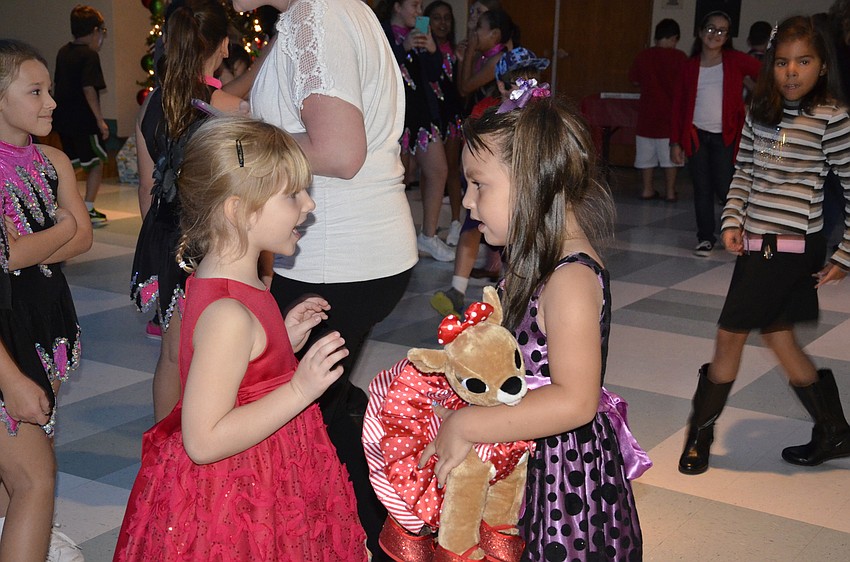 Riley Huelsman plays with Ashlyn Vlia.