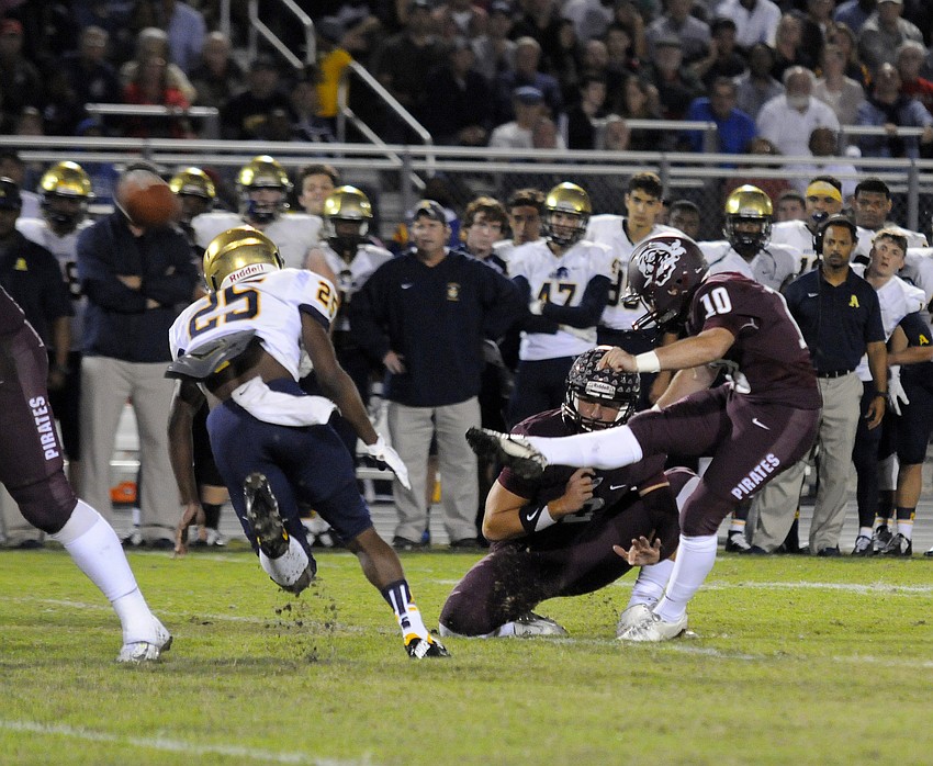 Braden River senior kicker Kyle Thoma hit a 35-yard field goal to give the Pirates a 10-7 lead to close out the first quarter.