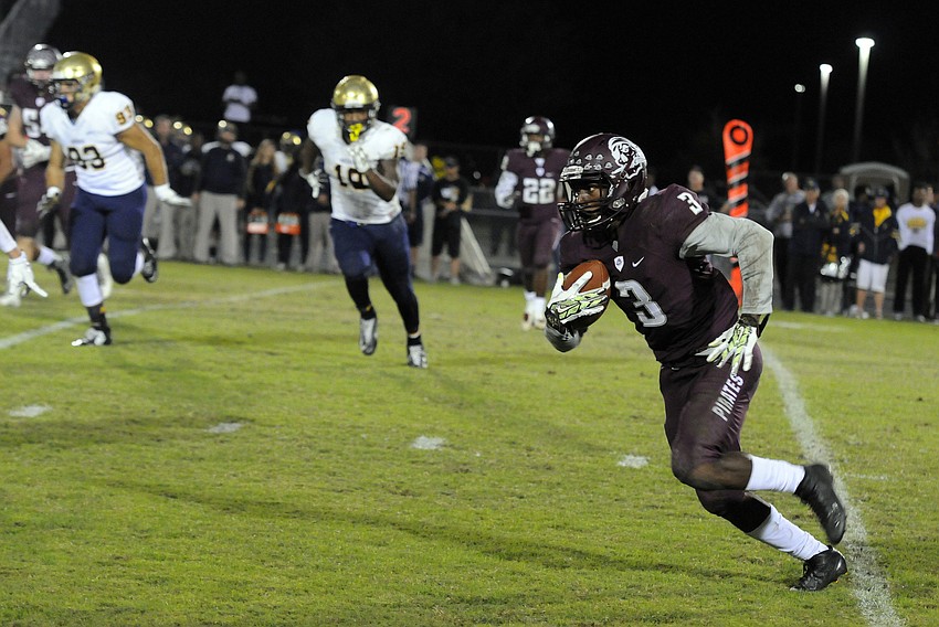 Braden River running back Jaylin Austin heads for the sideline in the second half.