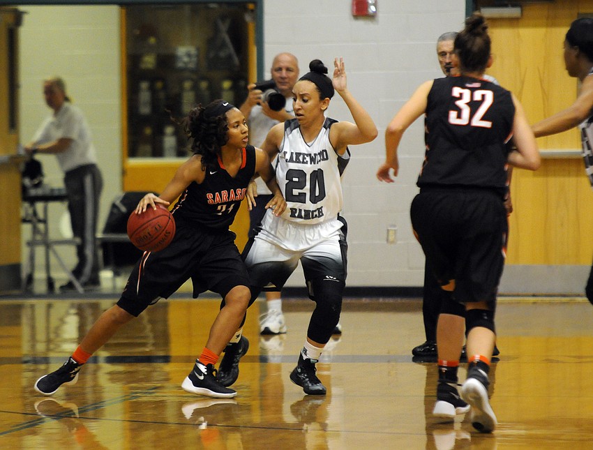Senior captain DeQuandra Hill attempts to maneuver around Lakewood Ranch's Elise Spiller.