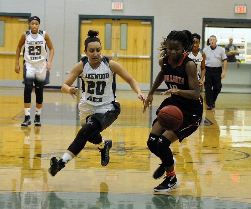 Sarasota sophomore Imani Jones recovers a lose ball in the first quarter.