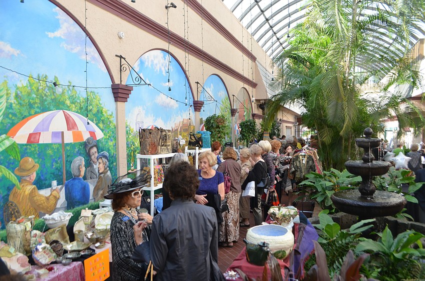 The members and supporters of the Fine Arts Society of Sarasota and the Sarasota Opera came together to raise funds for arts education and to honor the opera's historic accomplishments under the direction of Victor DeRenzi.