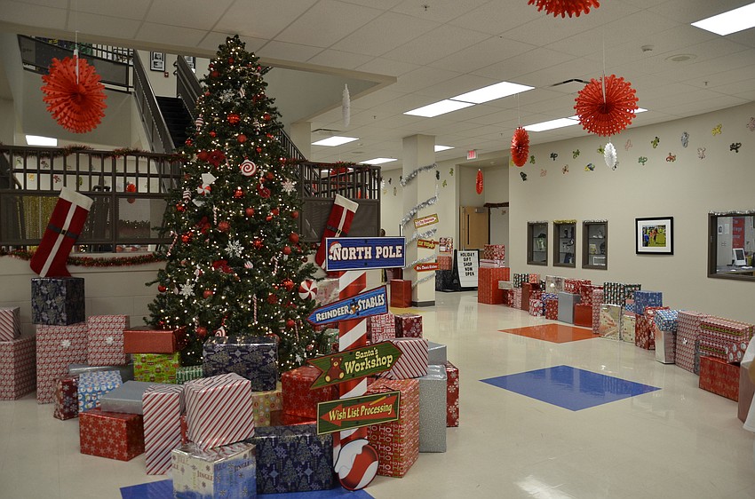 Robert E. Willis Elementary School's halls were decked for the holidays.
