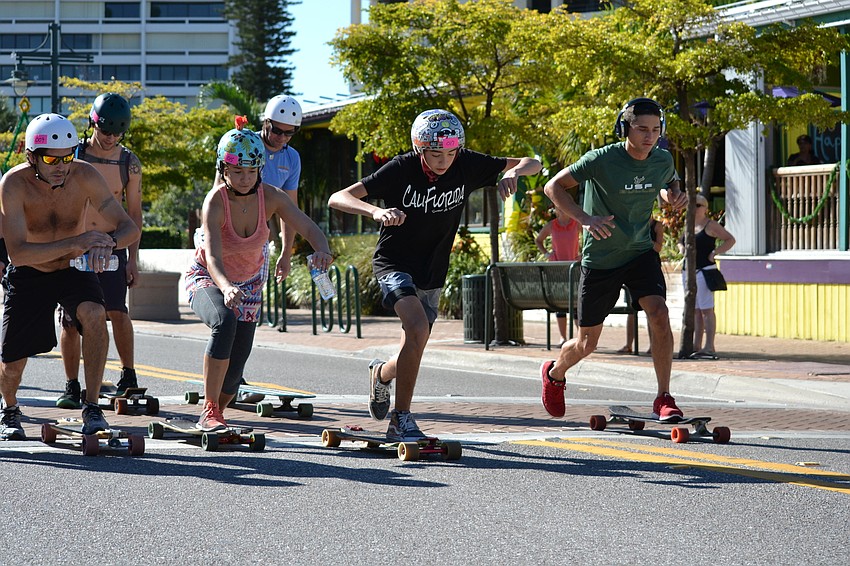 Participants at the start of the 8.8-mile course.