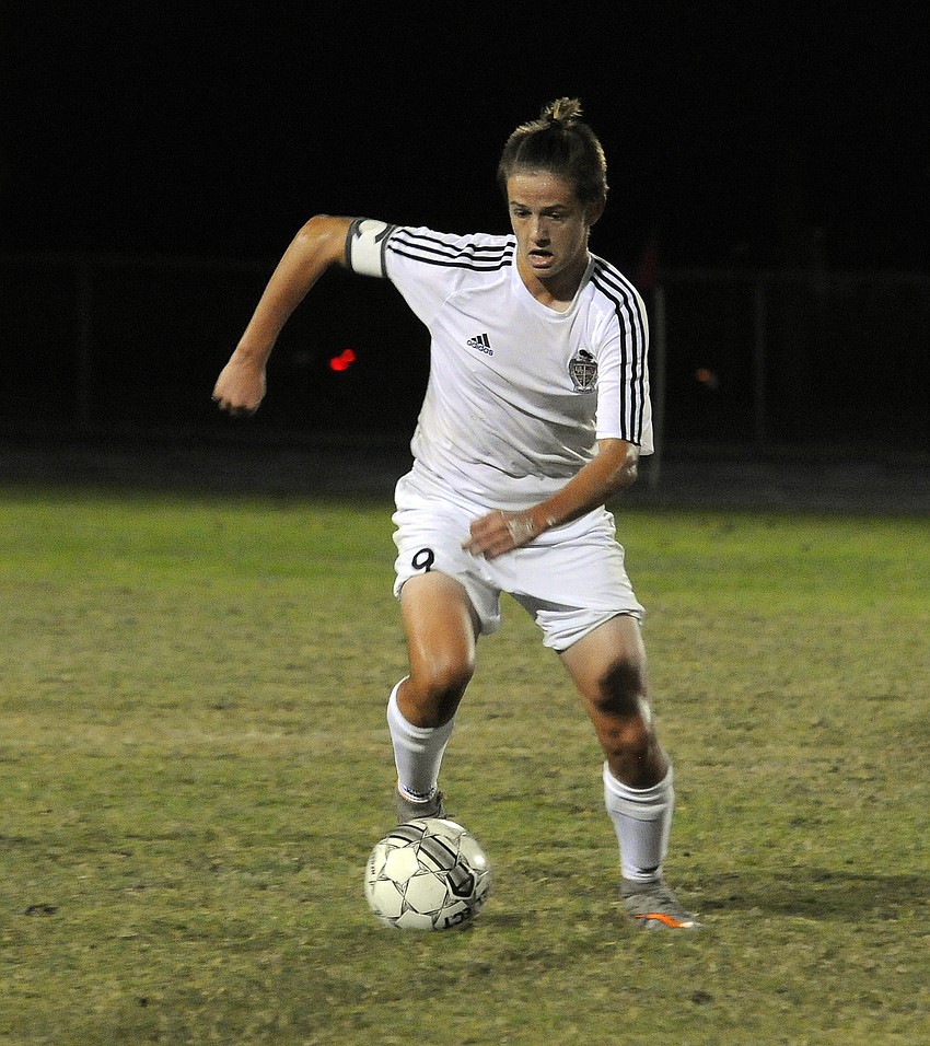 Braden River senior Jason Thomas controls the ball for the Pirates.