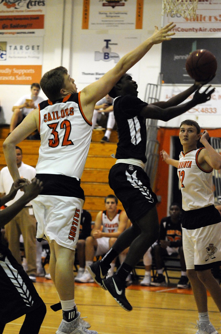 Braden River junior guard Deoni Cason goes up for a layup.