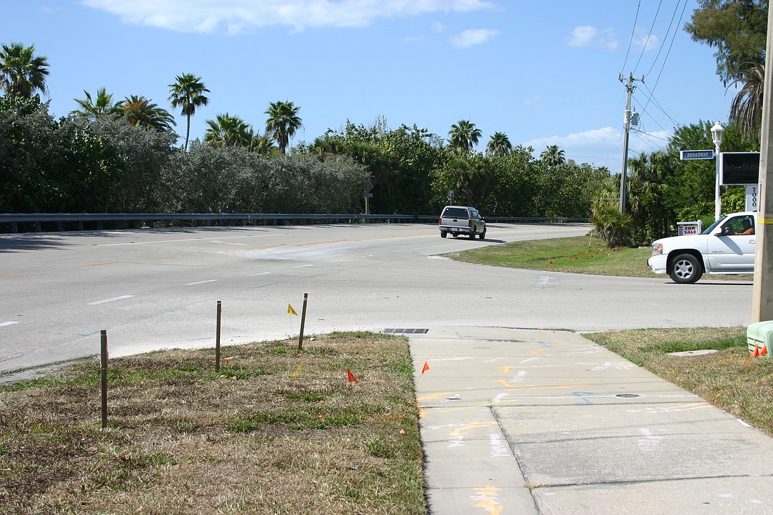 The Town Commission will review a roundabout concept at Gulf of Mexico Drive and Broadway today.