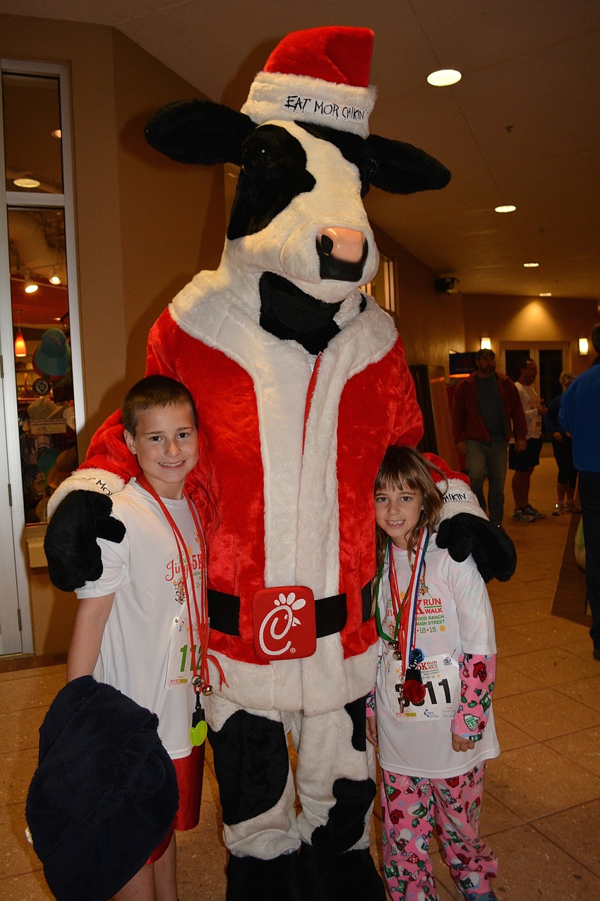 Lakewood Ranch's Nate and Liz Bentze hug the Chick-fil-A cow.