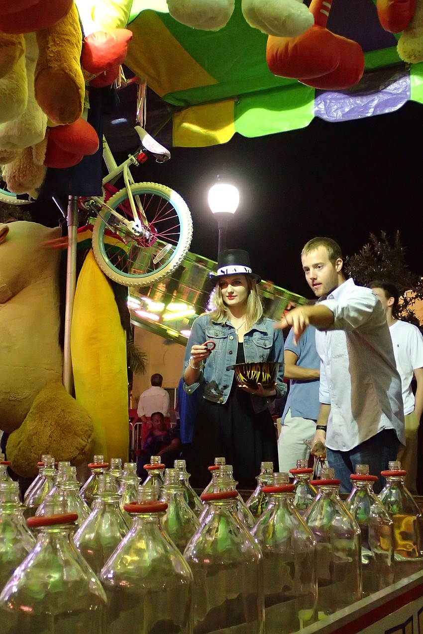 Stephanie Kosobucki and John Rainey at the ring toss