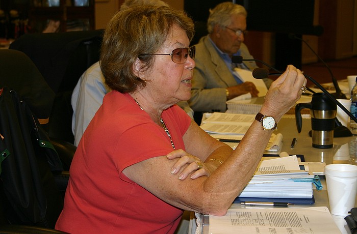 Commissioner Pat Zunz believe thereâ€™s value in having town dispatchers on the island that know the ins and outs of the islandâ€™s roads.