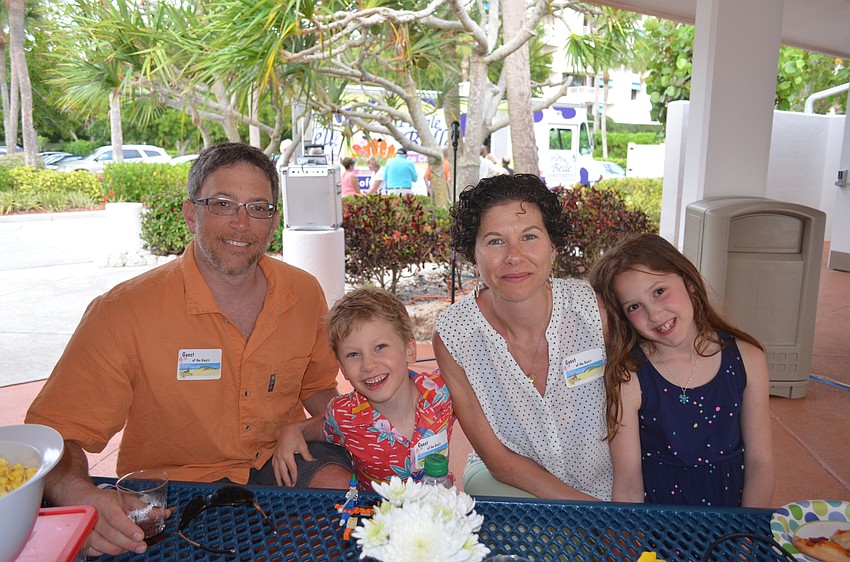 Jeff Salinger, Noah Salinger, Tracy Gary and Olivia Salinger