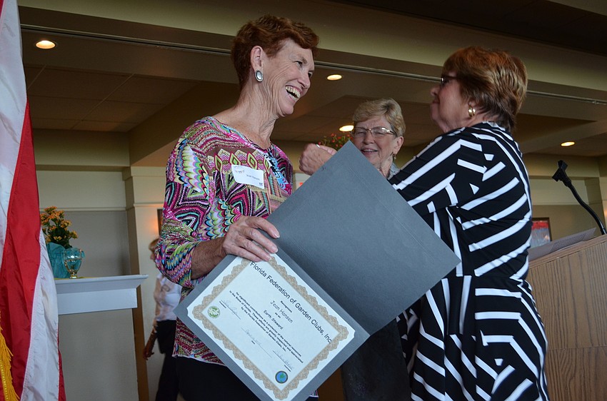 Jean Hansen receives the Earth Steward award from the Florida Federation of Garden Clubs.