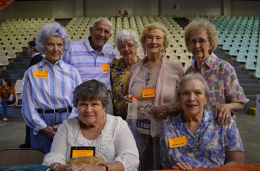 Juanita Moxley Carr, JoAnne Pennock Walsh, Bill Martin, Evelyn Thomas West, Evy Huntington, Bubbles Green and Mildred Conley.