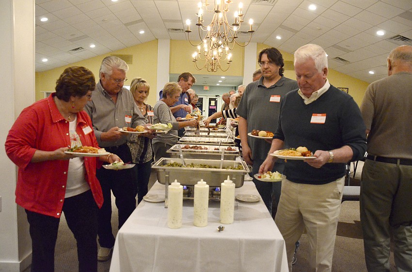 Siesta Isles Association members feasted on an Italian-themed meal at their annual dinner.