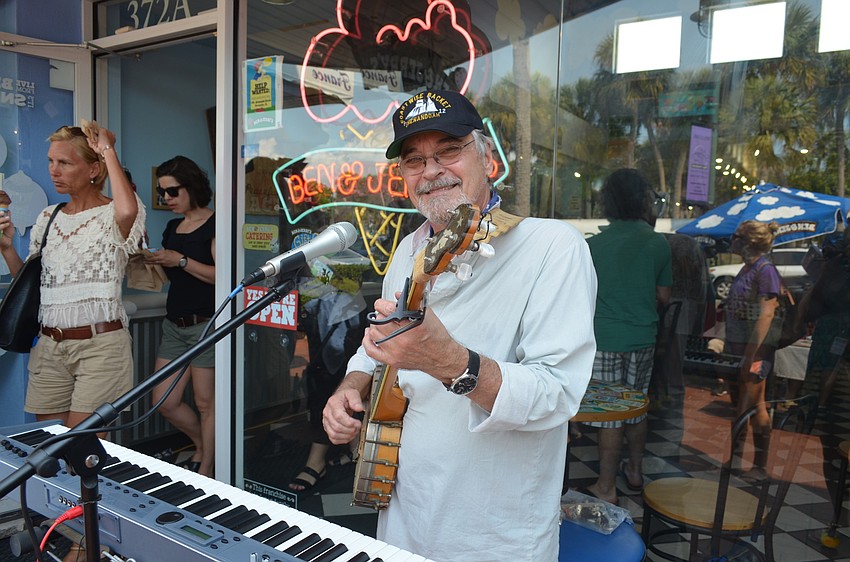 Bill Schustik entertains customers.