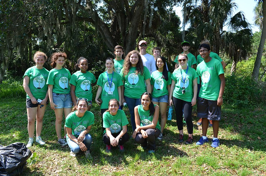 All of the SRQ Volunteens who participated in the Saturday morning service event.