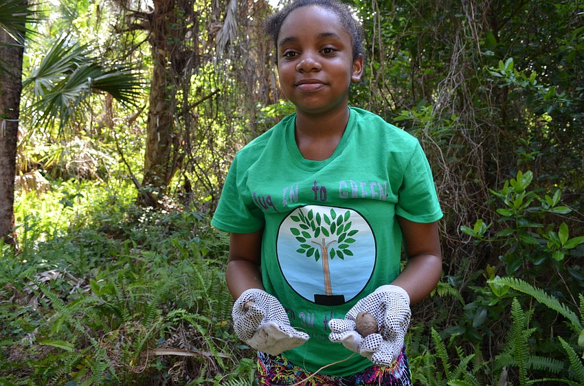 Zaire Kekahuna found several air potatoes.