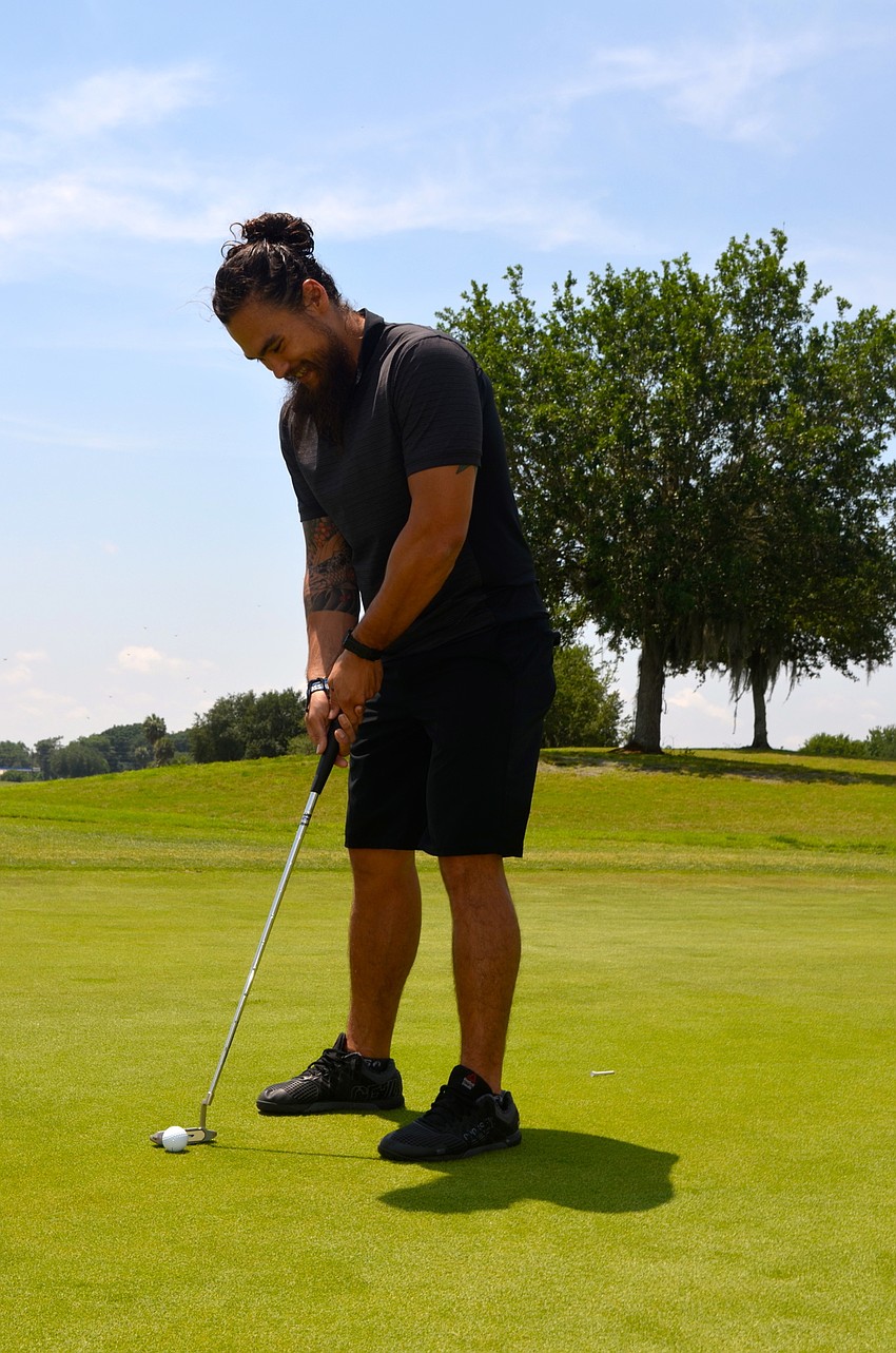Josh Davis focuses on putting during practice.