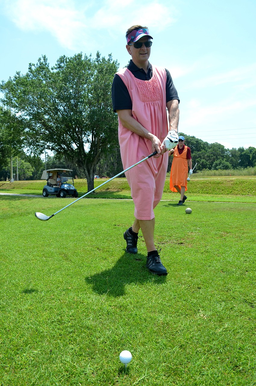 Gerry den Boggende isn’t afraid to golf in a dress — a requirement for hole No. 2.