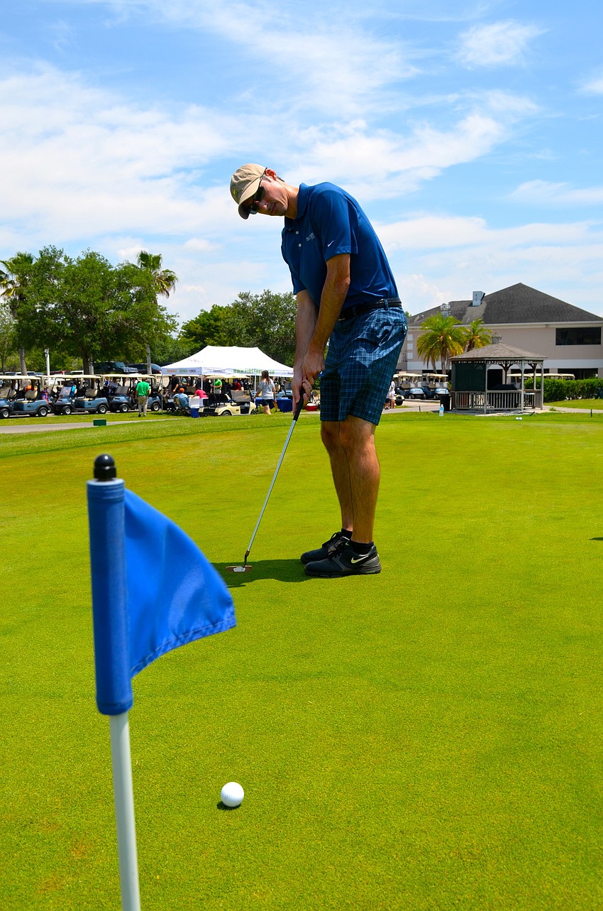 David Hernandez focuses on the shot.