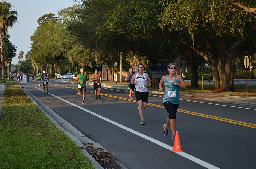 The route took runners down Bay Shore Road through the Indian Beach-Sapphire Shores neighborhood.