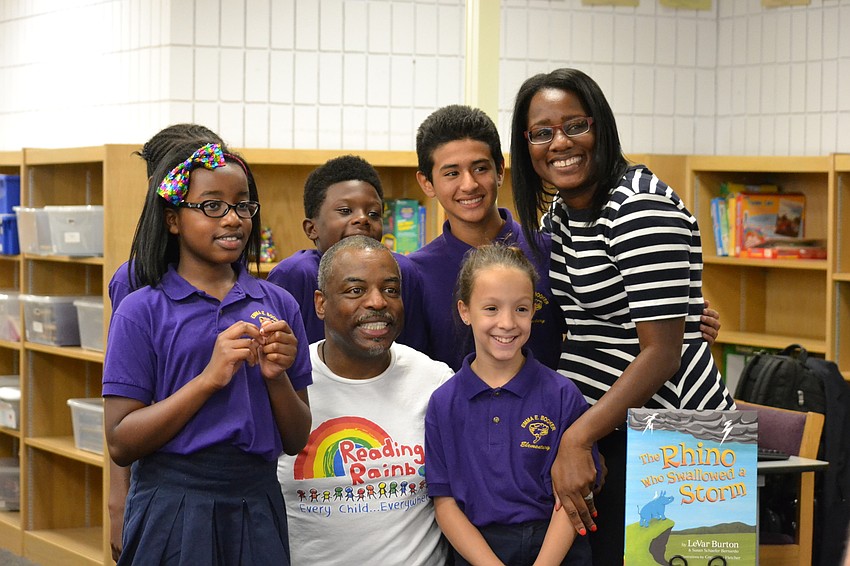 LeVar Burton poses with 5th-grade students and Emma E. Booker Principal Dawn Clayton.