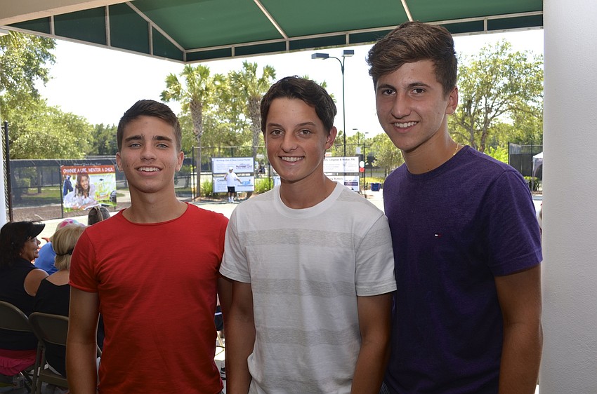 Ricardo De Arruda, Enzo De Brida and Guilherme Barbosa enjoy a match.