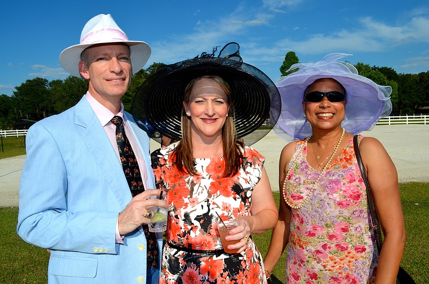 Jim and Karen Newsome chat with Felecia Jett about SMART’s demonstrations and services.