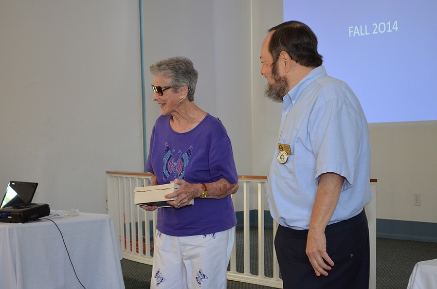 Viola Goldberg receives the Distinguished Service Award
from President Howard Rosenthal.