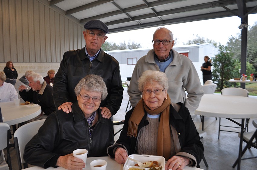 Carol and Mike Welty dine with Dorothy and Walter Davis.