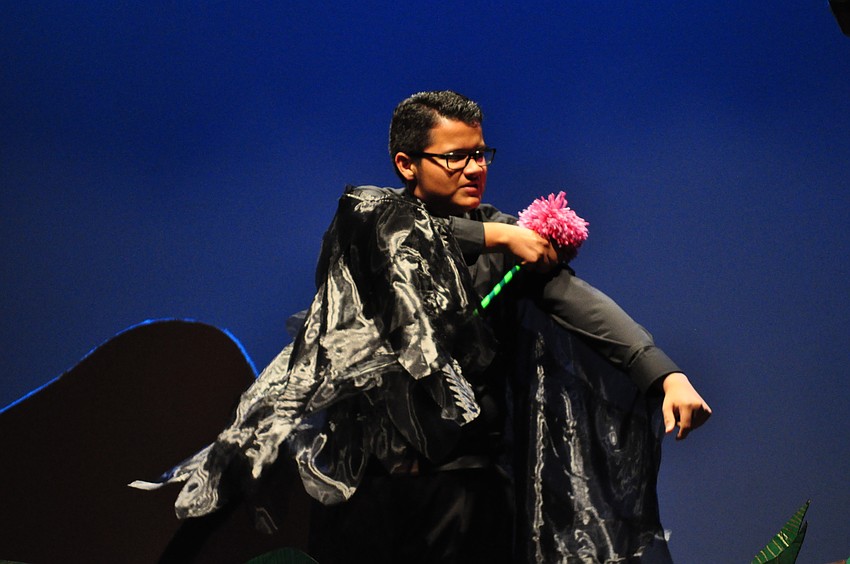 Andres Monroy steals a clover from Horton.