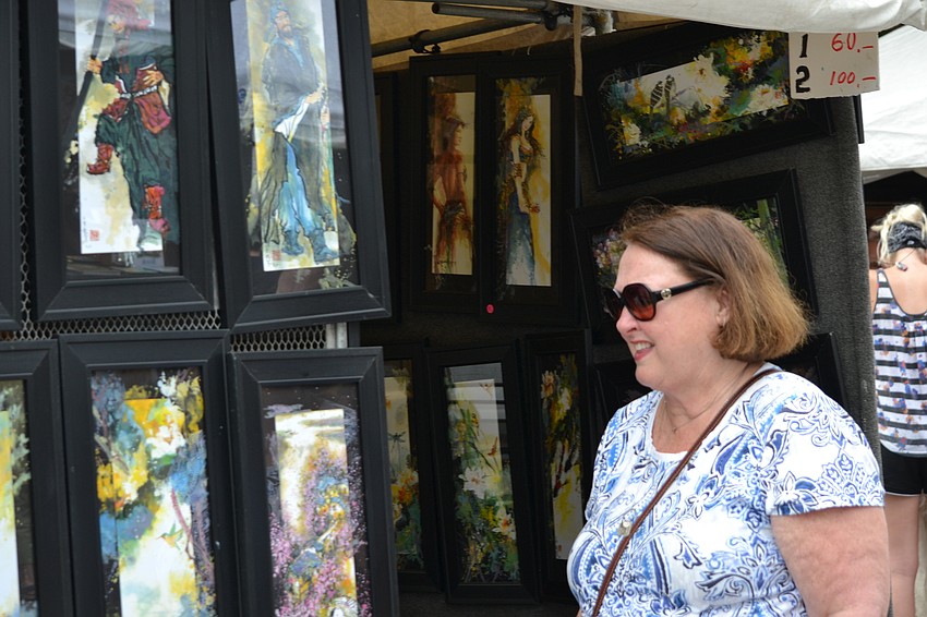 Kathy Tams admires artwork.