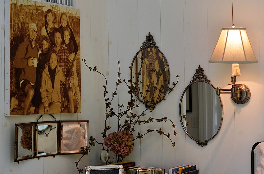 The guest house echoes the size of its companion, but here the interior is all white.