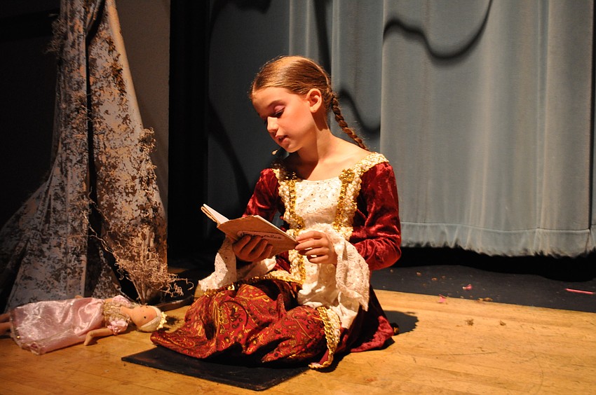 Vivi Kate Waldhalm portrays Princess Fiona as a child.